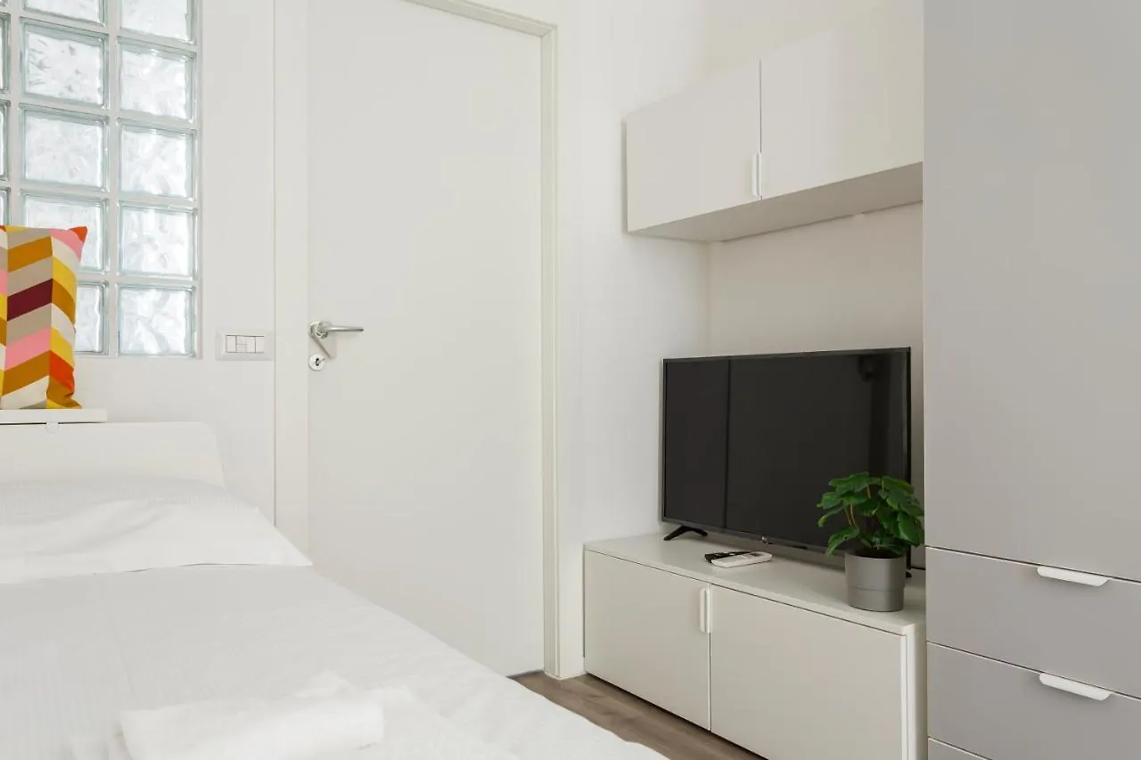 Skyview Nolo Studio Via Varanini Milan Apartment